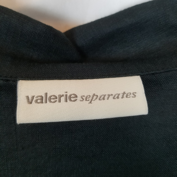 Valerie separates linen top - Picture 7 of 10